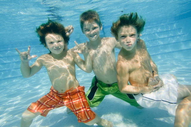 کودکانی که شنا می کنند مهارت ها را زودتر می آموزند