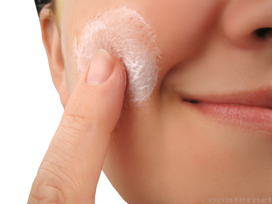 مراقبت های روزانه برای هر نوع پوست عبارتند از : پاک کننده ، کرم مرطوب کننده ، کرم ضد آفتاب ، کرم لایه بردار ، کرم دور چشم