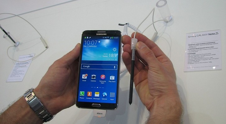 Samsung Galaxy Note 4 with Flexible Screen, Metal Body